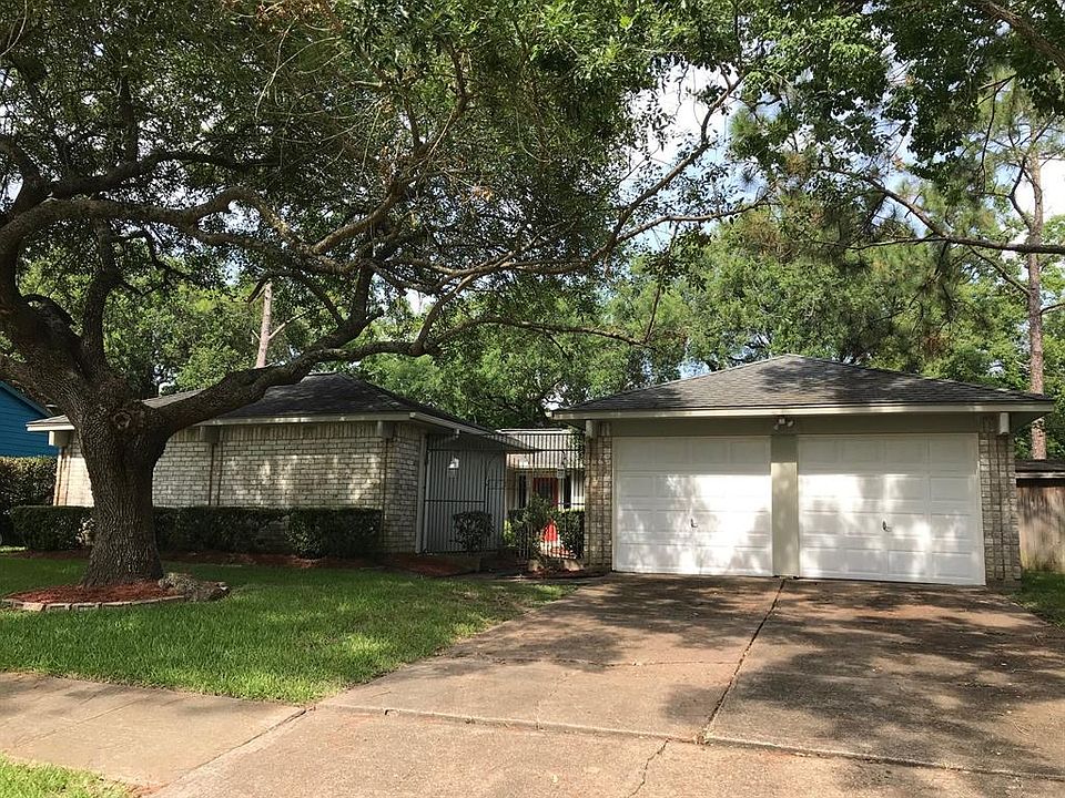 1st image of 414 W Castle Harbour Dr