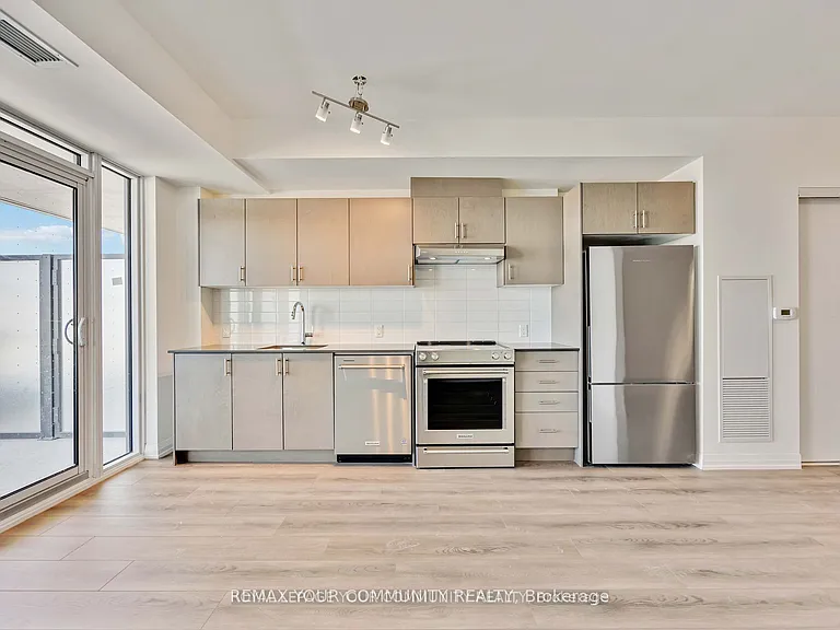 8960 Jane St #429 — Photo 14