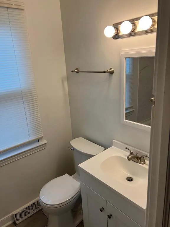 2024 N Whitehill Dr — Photo 4