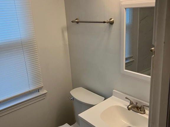 4th image of 2024 N Whitehill Dr