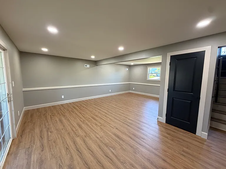 469 Elmhurst Ave — Photo 22