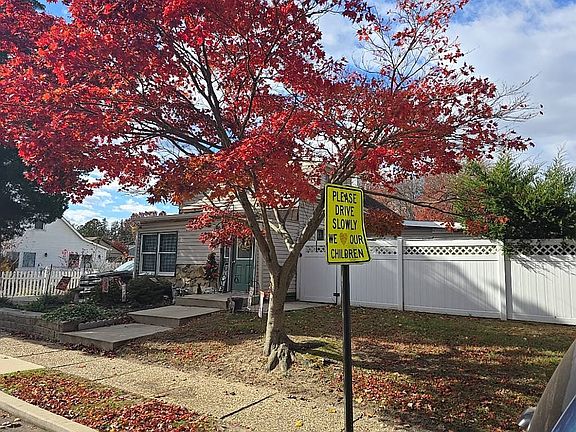3rd image of 413 Oak Ave