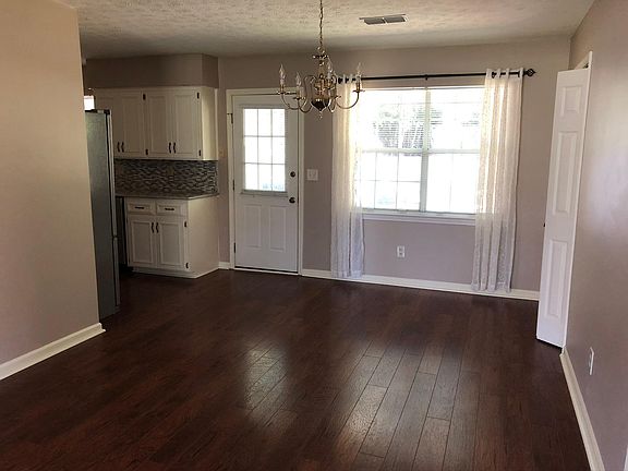 3rd image of 419 Saddlewood Dr
