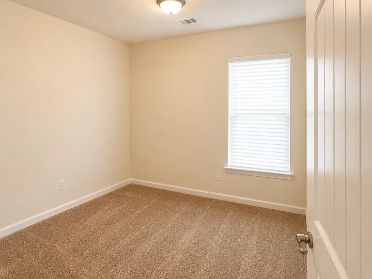 1418 Gardenia Ln — Photo 12