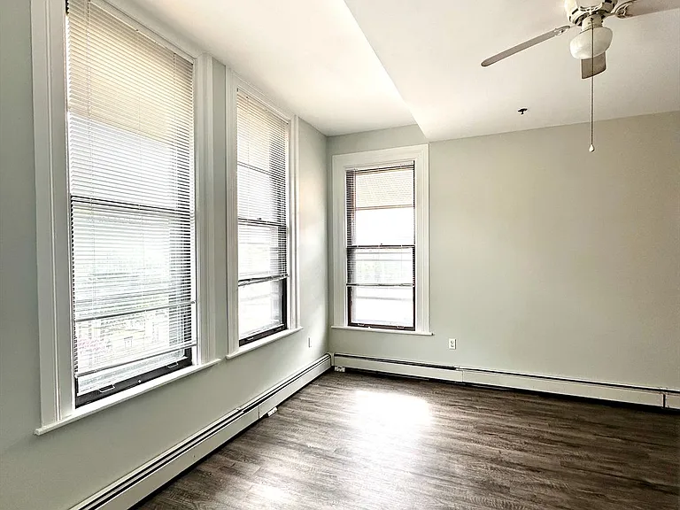 60 Franklin St — Photo 1