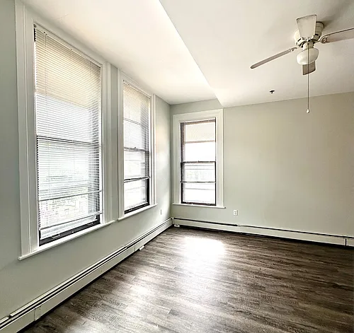 60 Franklin St Photo 1