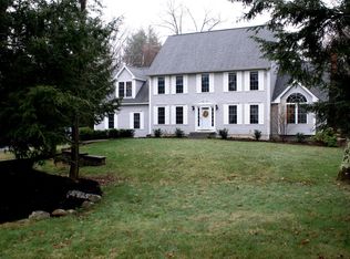 14 Christie Ln, Stratham, NH 03885