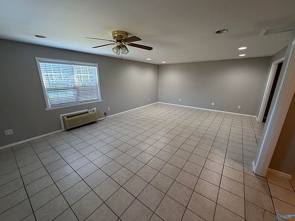 5th image of 1004 Brighton Cir SE