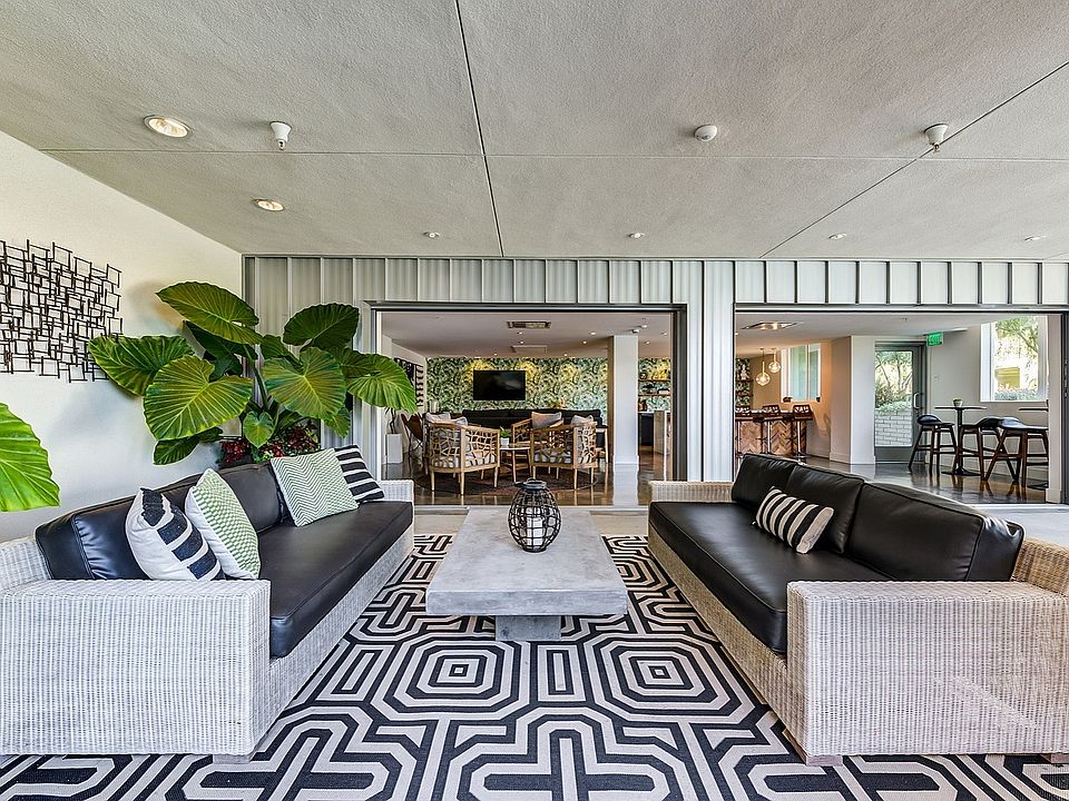Runway Playa Vista Cabana Lounge