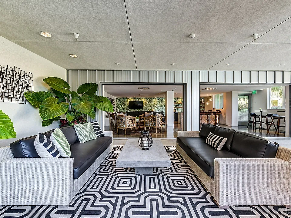 Runway Playa Vista