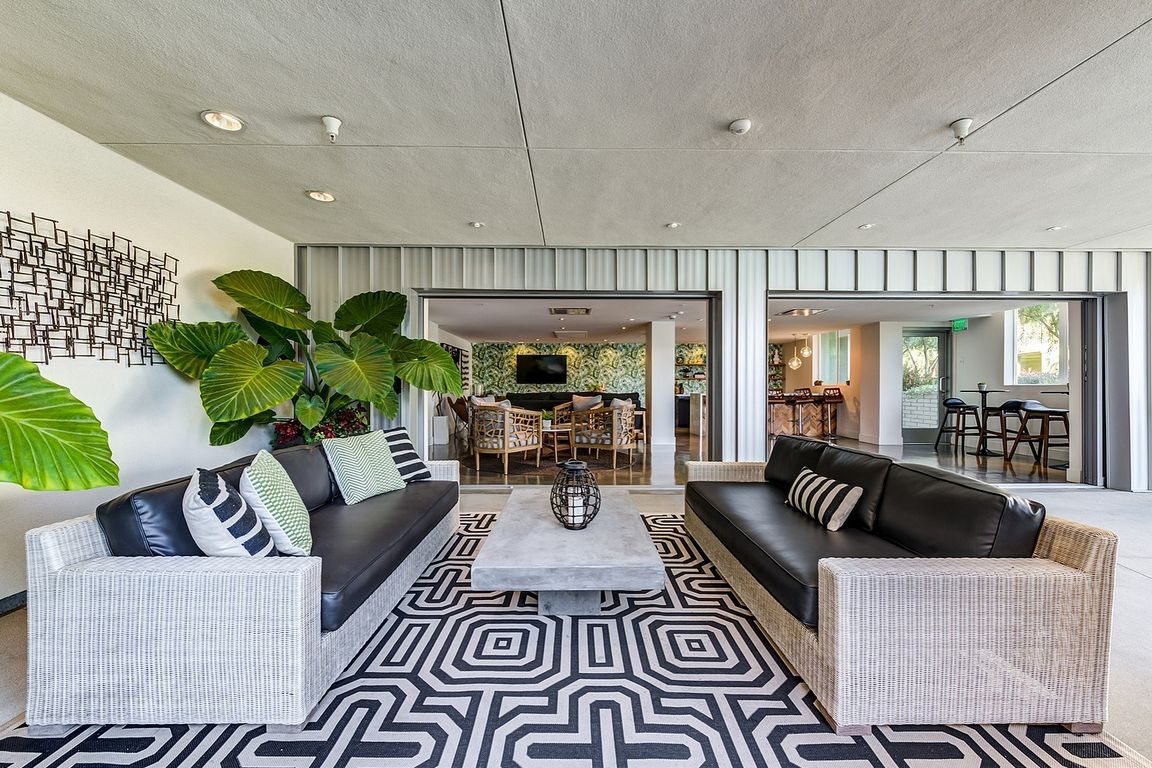 Runway Playa Vista Cabana Lounge