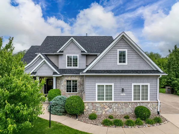 5701 Star View Dr, Bettendorf, IA 52722