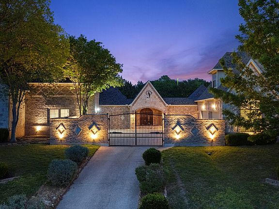 5th image of 1501 Chancellor Ln