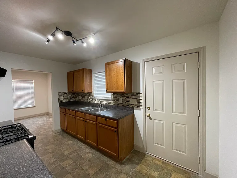 950 Smith St SW — Photo 12