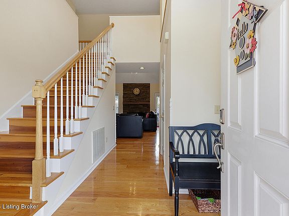 4th image of 504 Chaucer Dr