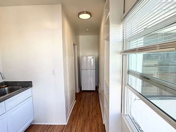 2nd image of 2032 Vista Del Mar Ave #6