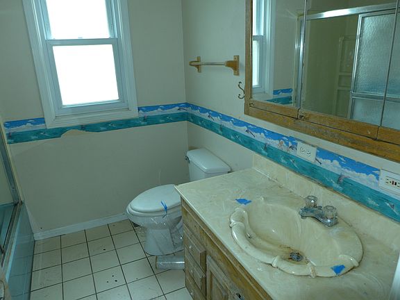 3rd image of 1212 Meadowbrook Dr