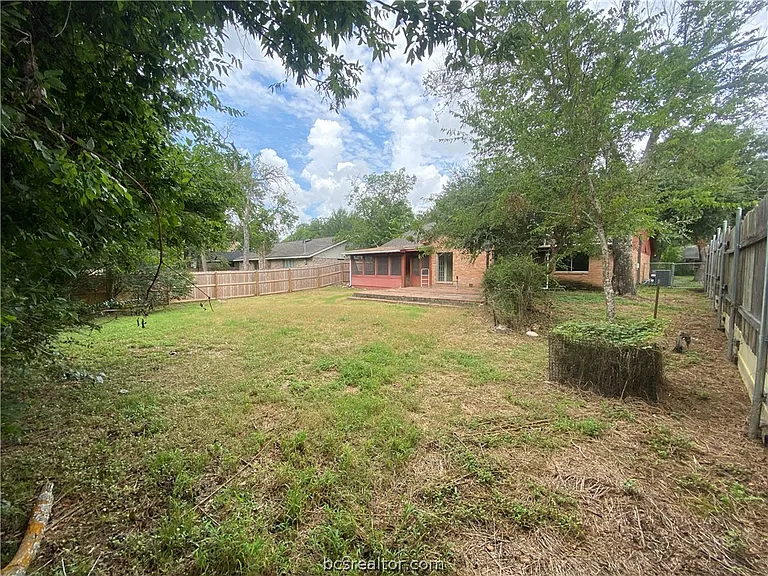 1202 Holleman Dr — Photo 14