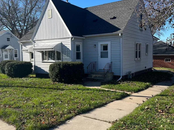 401 6th St, Parkersburg, IA 50665