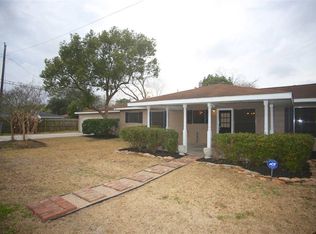 3021 Oak Ave, Groves, TX 77619