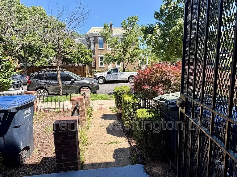 1537 A St SE #SE — Photo 26