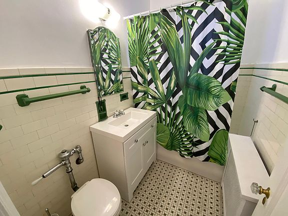 En-suite bathroom