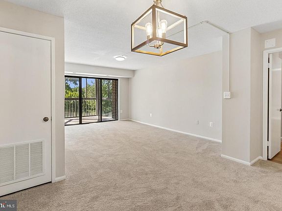 4th image of 15107 Interlachen Dr #2620