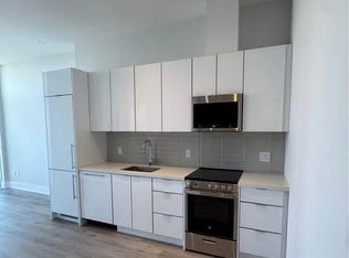 430 Square One Dr #5002, Mississauga, ON L5B 0E2