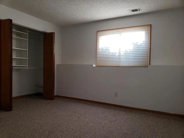1374 Knoll Dr — Photo 10