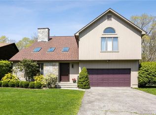 28 Talmadge Ln, Stamford, CT 06905