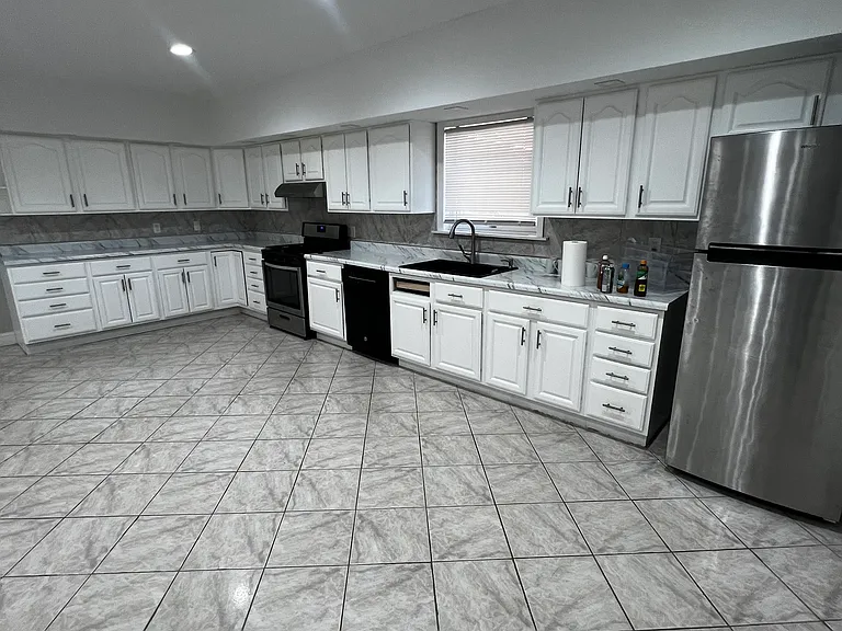 Edwards Pl — Photo 3