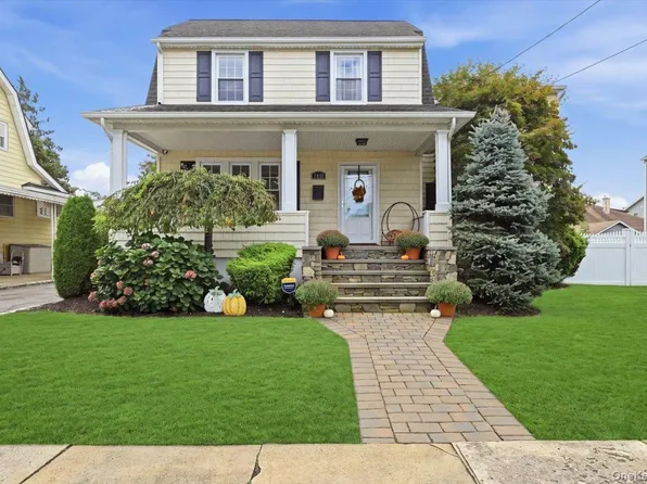 2546 Hicks Street, Bellmore, NY 11710