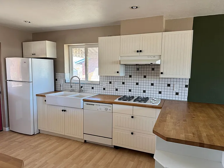 1608 E Copper St — Photo 7