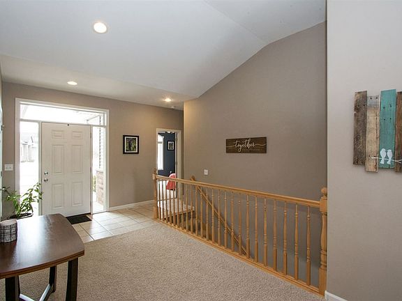 2nd image of 310 Broadmoor Pl