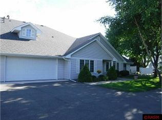 1215 Pine Pointe Curv, Saint Peter, MN 56082