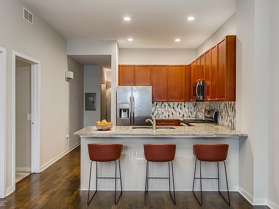 3rd image of 873 N Larrabee St APT 708