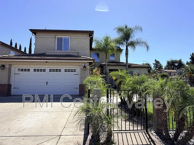 5 bed, 3.0 bath, 2572 sqft, $3,500 — Photo 1