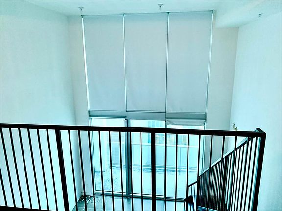 4th image of 300 Ssbiscayne Blvd