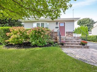 25 Frank Avenue, Farmingdale, NY 11735