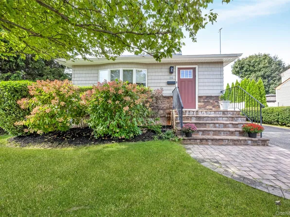 25 Frank Avenue, Farmingdale, NY 11735