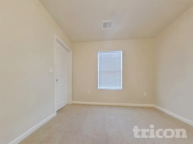 133 Glendale Blvd — Photo 10