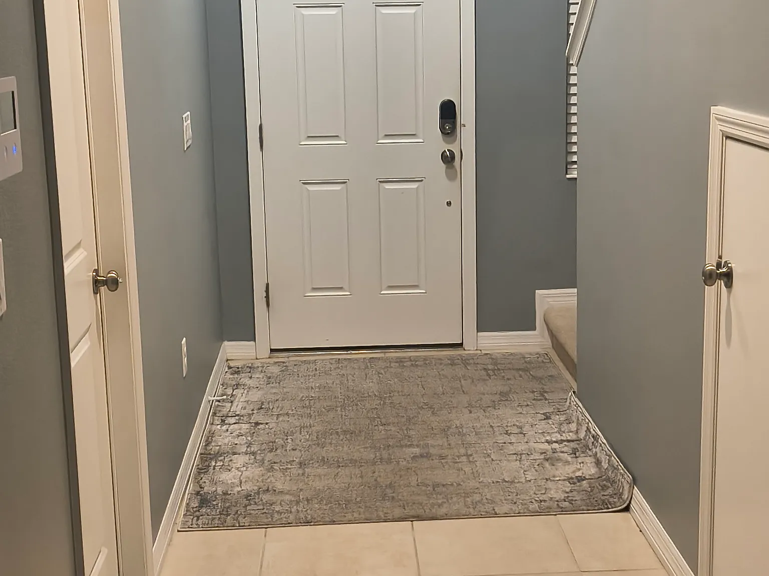 3 bed, 2.5 bath, 1373 sqft, $2,300 — Photo 2
