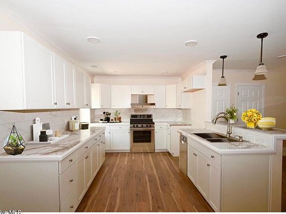 4th image of 3689 Wright Road