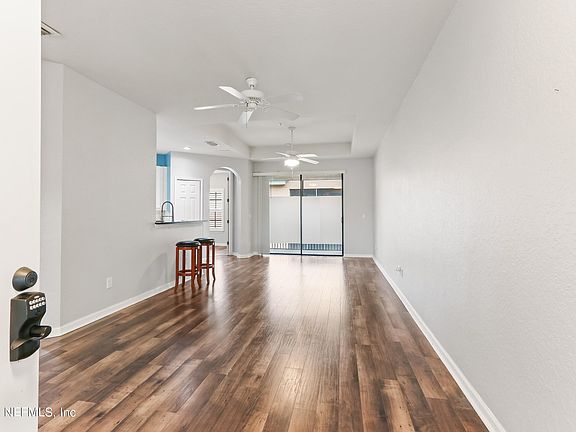 2nd image of 150 CALLE EL JARDIN #202