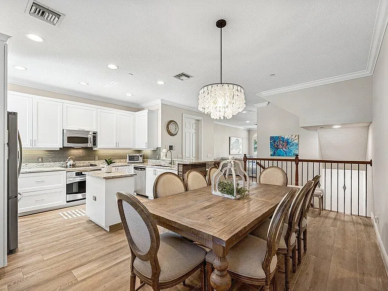 813 Estancia Way — Photo 8