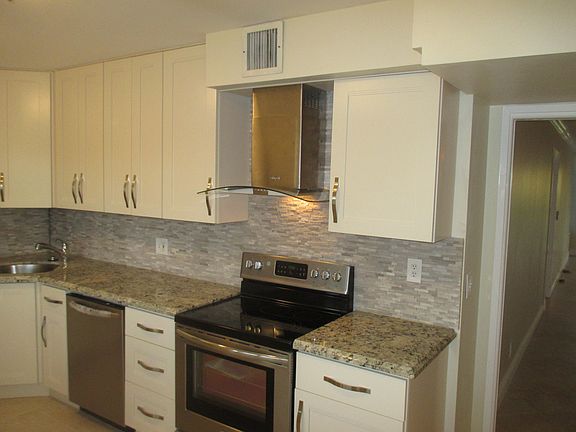 4th image of 3930 Oaks Clubhouse Dr APT 205