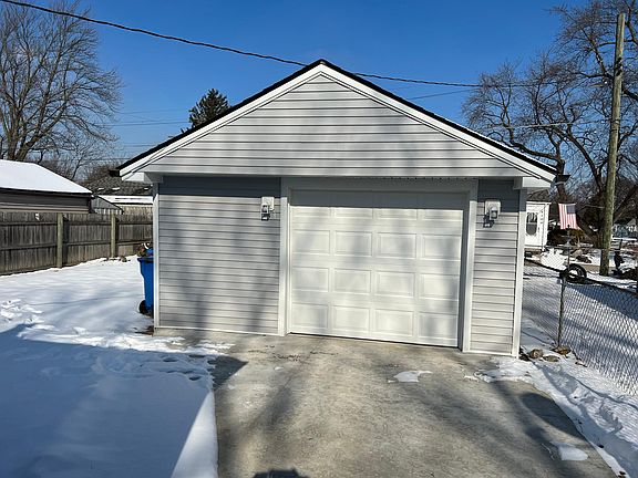 3rd image of 21310 Powers Ave