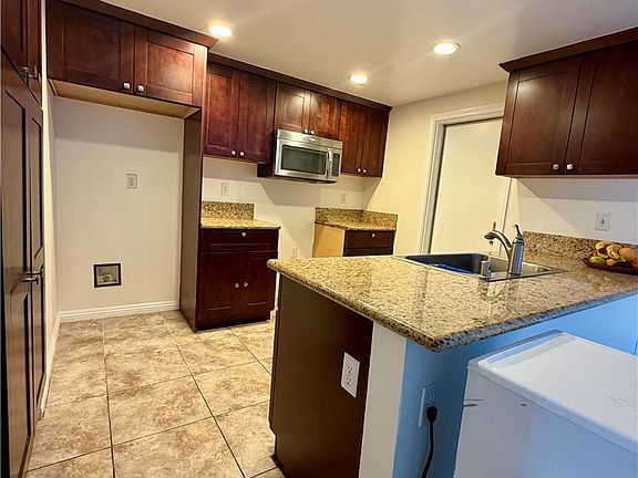3rd image of 513 E Fairfield Ct