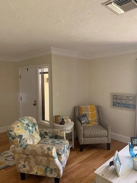 2130 S Jefferson Ave — Photo 3
