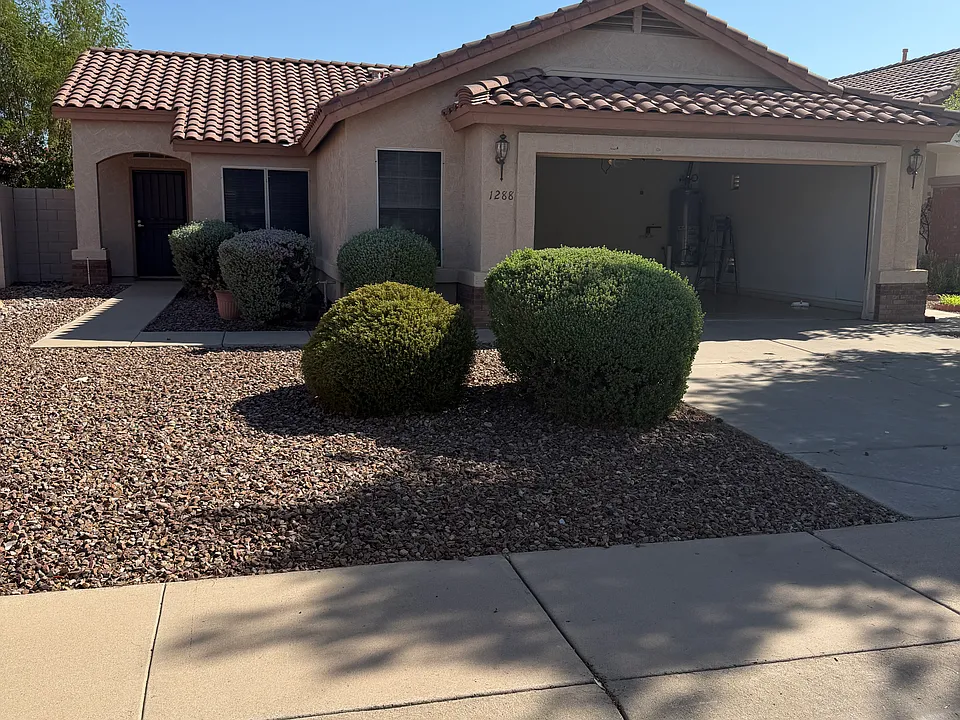 1288 E Linda Ln